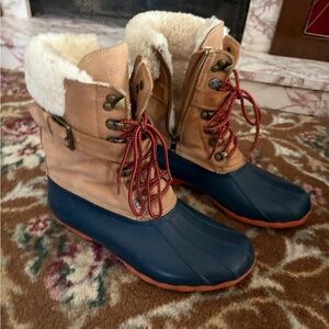 Sperry Women's Tan and Navy Winter Boots